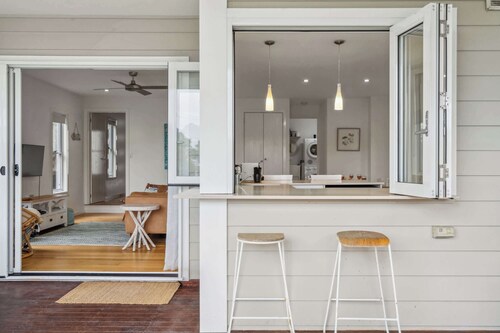 Tooway Beach House Walk to Beach & Pet-friendly