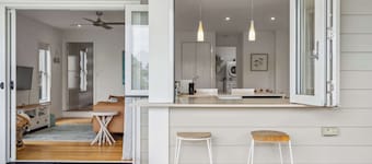 Tooway Beach House Walk to Beach & Pet-friendly