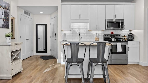 Private kitchen - Capri 001 & 002- TWO Condos Downtown Traverse City (Traverse City)