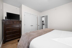 2 habitaciones, tabla de planchar con plancha, wifi y ropa de cama