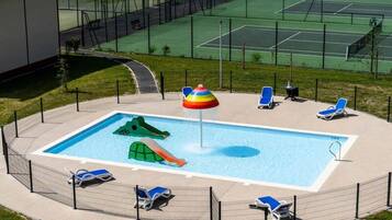 Outdoor pool, a heated pool