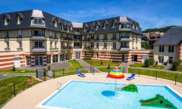 Hồ bơi ngoài trời, hồ bơi nước nóng