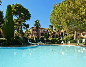 Outdoor pool - Residence La Pinede Apartment (Hyères)