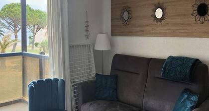 2 Rooms for 4 People