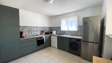 Fridge, microwave, oven, dishwasher