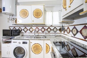 Fridge, microwave, oven, coffee/tea maker