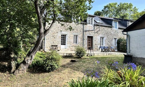 Houses & Villas for 6 People