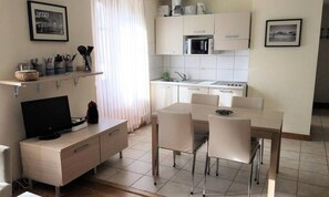 Fridge, microwave, dishwasher, coffee/tea maker