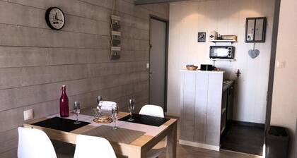 2 Rooms for 4 People