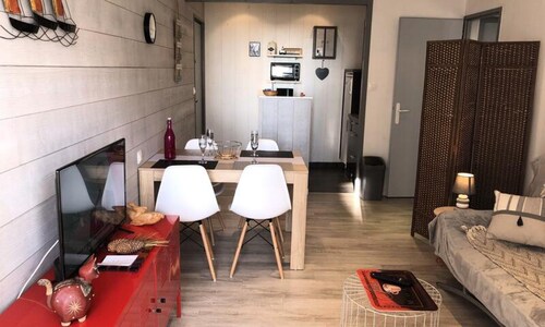 2 Rooms for 4 People