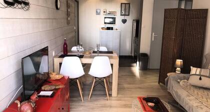 2 Rooms for 4 People