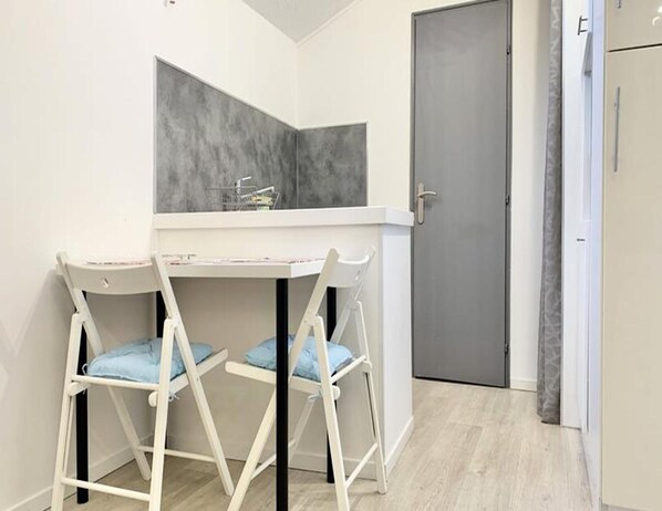Living room - Apartments for 2 People (Grenoble)