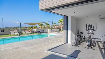 Indoor pool, outdoor pool