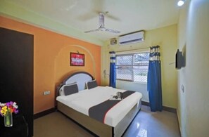 Deluxe Double Room | Desk, free WiFi, bed sheets