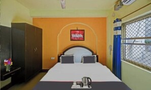 1 bedroom, desk, free WiFi, bed sheets