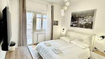 1 Schlafzimmer, Zimmersafe, Schreibtisch, Bügeleisen/Bügelbrett