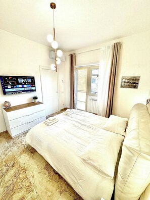 1 bedroom, in-room safe, desk, iron/ironing board