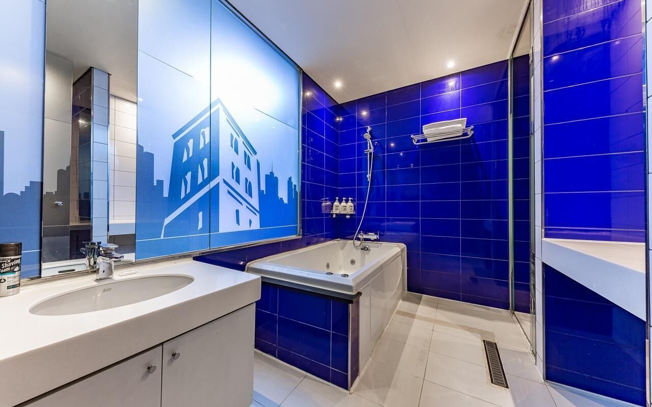 华丽客房 | 浴室 | 吹风机、浴袍、拖鞋、毛巾