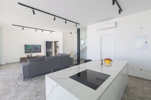 Villa - 3 soveværelser - privat pool - udsigt til have | Stue