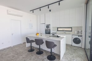 Villa, 3 Bedrooms, Private Pool, Garden View | Interior
