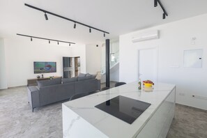 Villa, 3 Bedrooms, Private Pool, Garden View | Living room