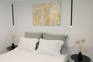 1 dormitorio, tabla de planchar con plancha, wifi y ropa de cama