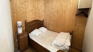Room - 3 Rooms for 6 People (Les Deux Alpes)