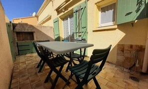 Khu ẩm thực ngoài trời