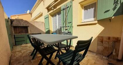 Houses & Villas for 6 People