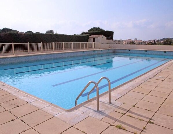 Hồ bơi ngoài trời