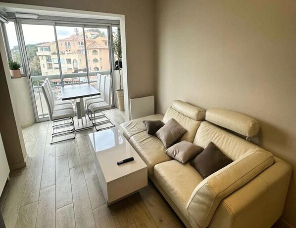 Living area - 3 Rooms for 4 People (Six-Fours-les-Plages)