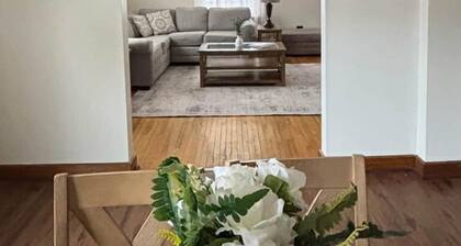 Bright and Simple Spacious Stay-Entire Home