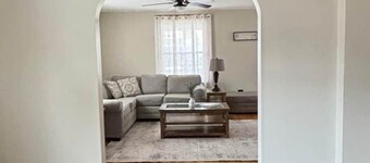 Bright and Simple Spacious Stay-Entire Home