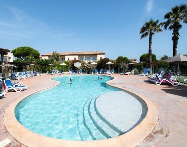 Piscine extérieure, piscine chauffée