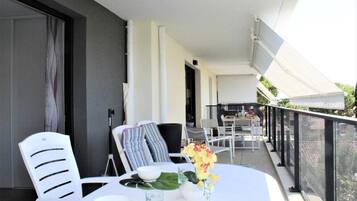 Tempat makan outdoor