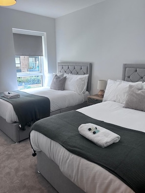 2 bedrooms, iron/ironing board, WiFi, bed sheets - The Ivy Abode 2 bedroom Apartment (Harlow)