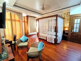 Taj View Suite with Balcony | Egyptinpuuvillaiset lakanat, ylelliset vuodevaatteet