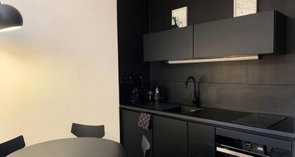 2 Rooms for 3 People