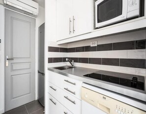 Cookware/dishes/utensils