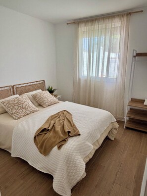 2 bedrooms, iron/ironing board, WiFi, bed sheets