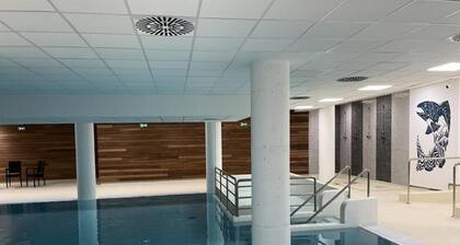 3 Rooms for 10 People