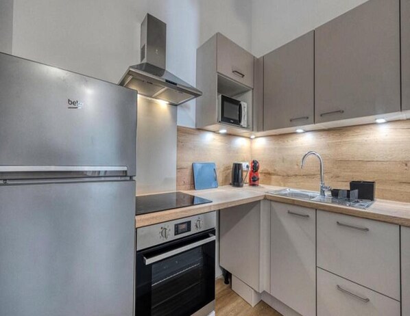 Fridge, microwave, coffee/tea maker, electric kettle