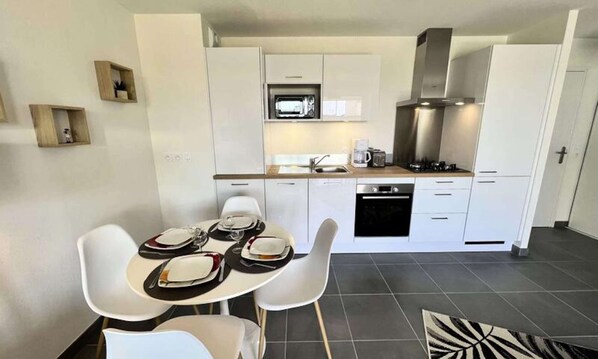 Fridge, microwave, oven, dishwasher