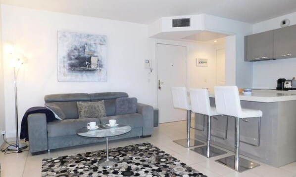 Interior - Apartments for 4 People (Antibes)