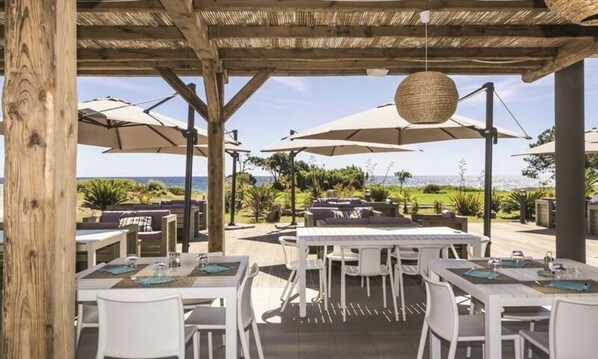 รับประทานอาหารกลางแจ้ง