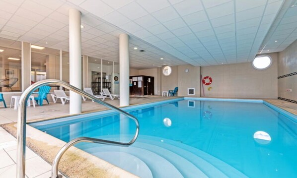 Outdoor pool, a heated pool - 3 Rooms 6 People Sea View (Plougonvelin)