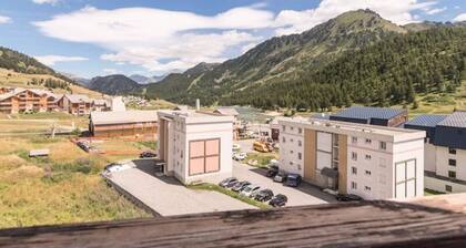 2 Rooms for 6 People