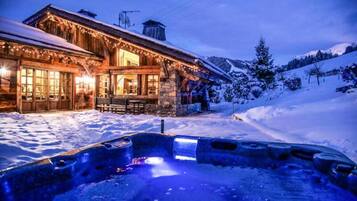 Bồn tắm spa ngoài trời