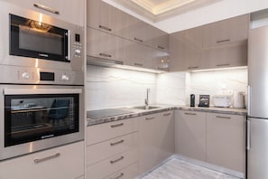 Micro-ondes, four, plaque de cuisson, lave-vaisselle