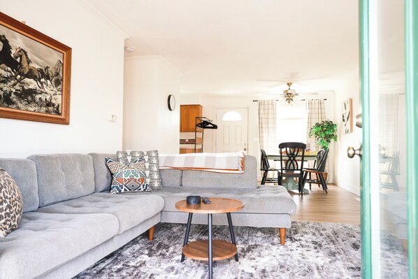 TV, books - large deck! Close to rivers and all shopping (Richland)